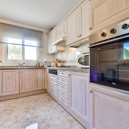 Vila Guzman - Anneida Calpe