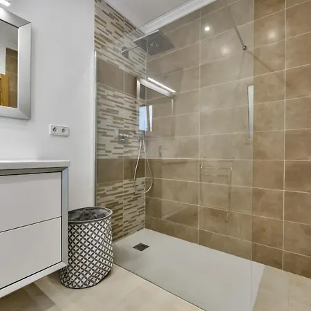 Vila Guzman - Anneida *