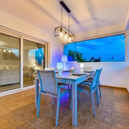 Guzman - Anneida Vila