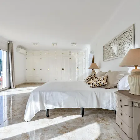 Guzman - Anneida Vila