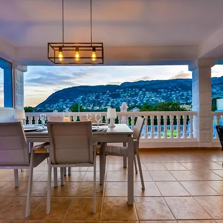 Guzman - Anneida Villa Calp