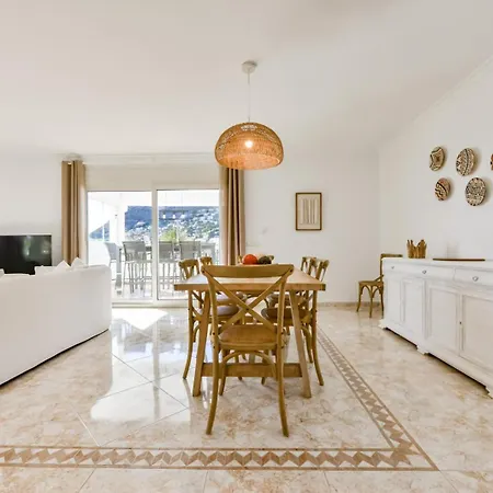 Guzman - Anneida קלפה