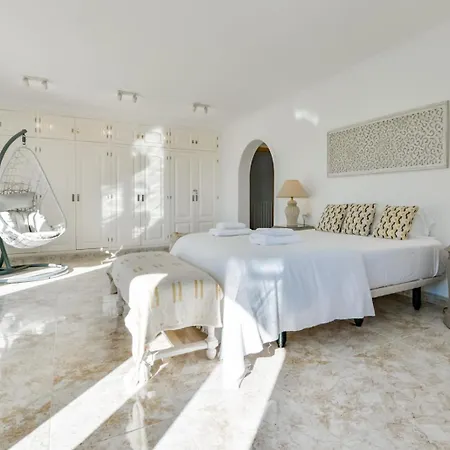 Guzman - Anneida Villa *