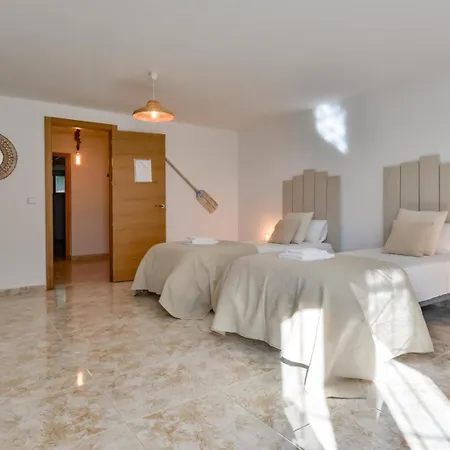 Guzman - Anneida Villa Calpe