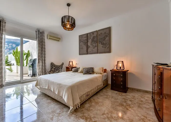 Guzman - Anneida Villa *