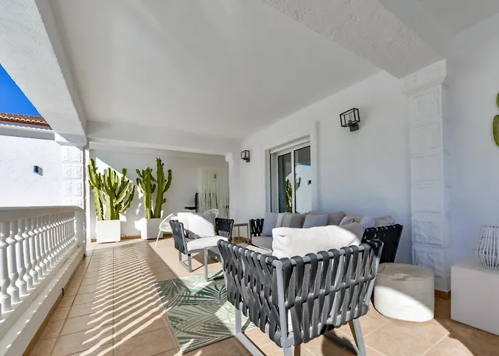 Guzman - Anneida Villa