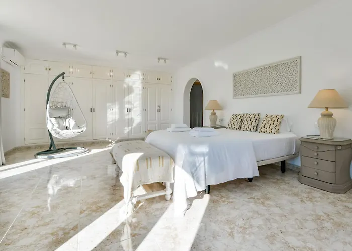 Guzman - Anneida Villa *