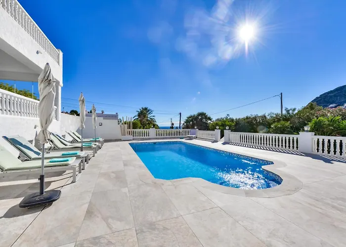 Guzman - Anneida Villa