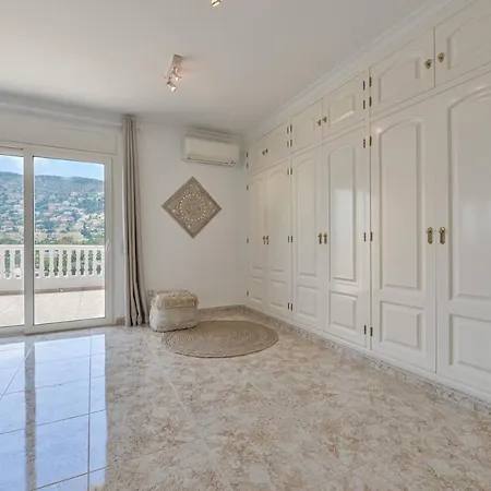 Guzman - Anneida فيلة