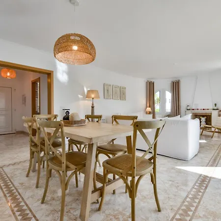 فيلة Guzman - Anneida