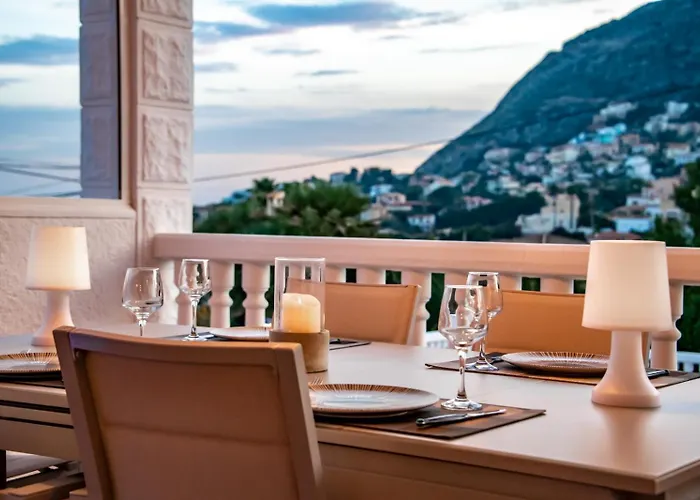 Guzman - Anneida Villa