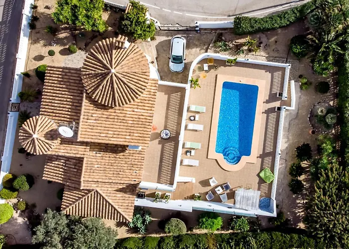 Guzman - Anneida Villa Calpe